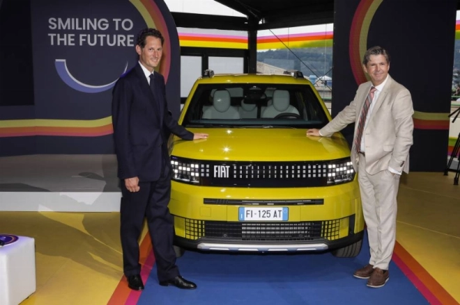 John elkann, Président de Stellantis et Olivier Francois, dirigeant de Fiat Automobiles.