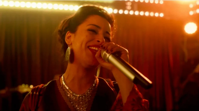 Nisrine Erradi campe le rôle d'un cheikha dans Everybody loves Touda.