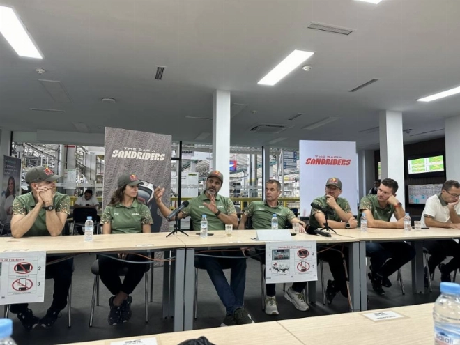 Les 3 équipages Nasser Al-Attiyah- Édouard Boulanger, Cristina Gutiérrez-Pablo Moreno et Sébastien Loeb- Fabian Lurquin lors d'une table ronde à la SOMACA.