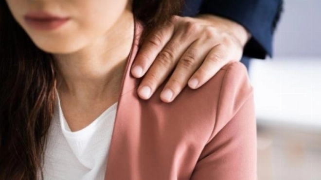 Une main baladeuse, un mot grivois, des messages... Les formes changent selon les cas