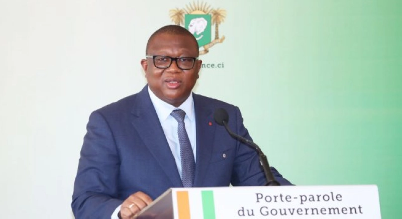 Le porte-parole du gouvernement ivoirien, Amadou Coulibaly, annonçant à Abidjan la création d'un Observatoire national de la détention.