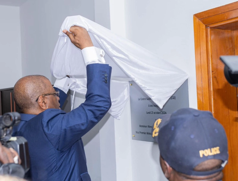 Le vice-Premier ministre gabonais, Alexandre Barro Chambrier inaugurant le Centre gabonais de l’innovation (CGI).