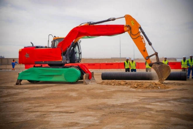 Pour satisfaire la demande croissante en eau potable, une station de déminéralisation des eaux saumâtres est en cours de construction.