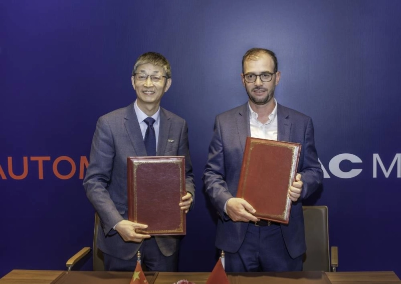David Zhang, VP JAC Motors et Souhail Houmaini, Directeur général de M-Automotiv.