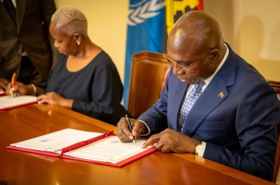Le Ministre angolais des Relations extérieures, Téte António, et la Représentante spéciale du Secrétaire général des Nations Unies en République démocratique du Congo (RDC) et Cheffe de la Mission de l’Organisation des Nations Unies pour la Stabilisation en RDC (MONUSCO), Bintou Keita, ont signé le 23 Novembre 2024 à Luanda un protocole d’accord sur le soutien de la MONUSCO au Mécanisme de vérification ad hoc renforcé (MVA-R), lancé à Goma le 5 novembre dernier.