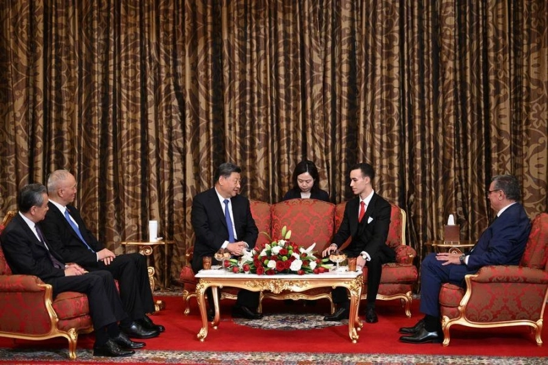 Le Prince Héritier Moulay El Hassan s'entretenant avec le Président Xi Jinping