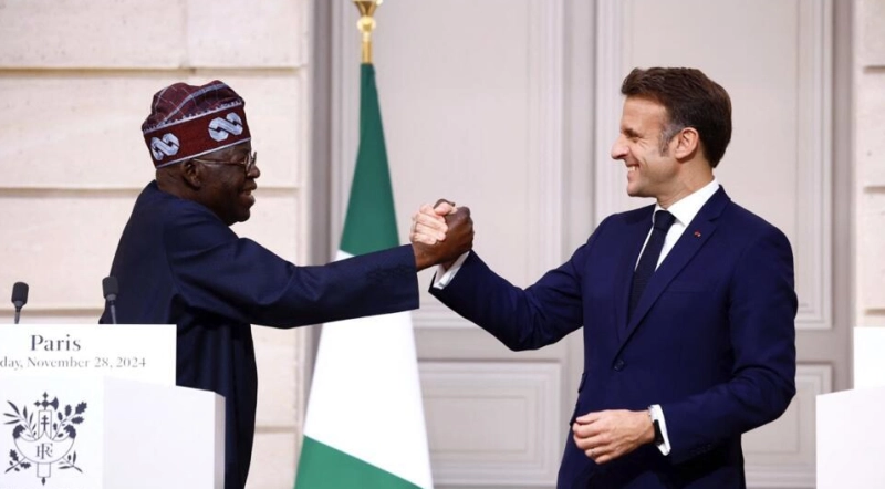 Le président Emmanuel Macron et son homologue nigérian Bola Tinubu