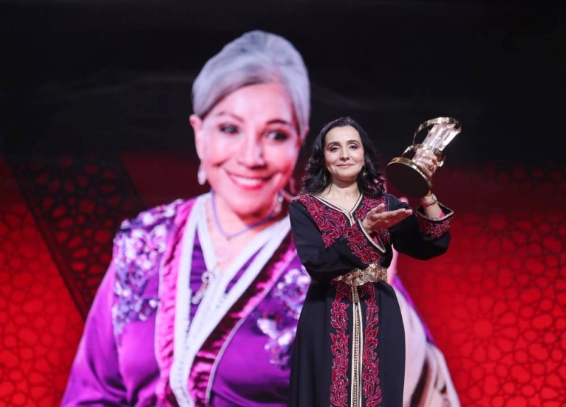 Yasmine Khayat, la fille de Naïma Elmcherqui recevant l'étoile d'or du FIFM pour l'hommage de sa mère.
PH: Khalid Chouri
