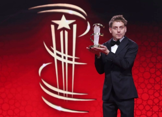Le réalisateur polonais Damian Kocur remporte le Prix de la mise en scène pour Under the volcano. PH: Khalid Chouri