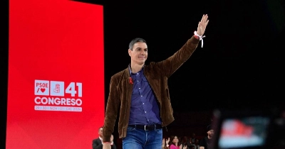Pedro Sanchez assure la présidence du Congrès de l'Internationale socialiste en sa qualité de chef du Parti socialiste ouvrier espagnol (PSOE).