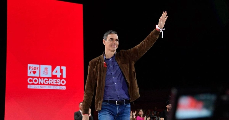 Pedro Sanchez assure la présidence du Congrès de l'Internationale socialiste en sa qualité de chef du Parti socialiste ouvrier espagnol (PSOE).