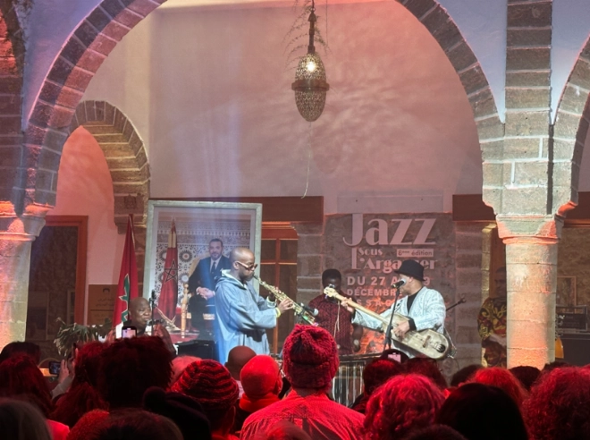 Cheick Tidiane Seck accompagné du saxophoniste Joseph Junior Omicil et de Majid Bekkas.