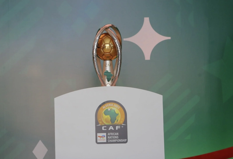 Le précieux trophée de la CHAN
