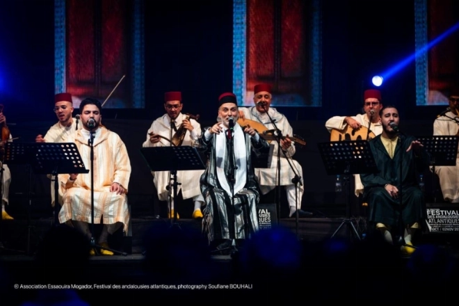 Le chanteur andalou Marc Marciano, entourré de Maître Omar Metioui et de son orchestre de Tanger.