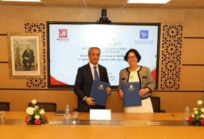 Moulay Ahmed Charaï, président de Med Radio avec Mme Latifa Akharbach présidente de la HACA