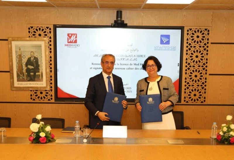 Moulay Ahmed Charaï, président de Med Radio avec Mme Latifa Akharbach présidente de la HACA