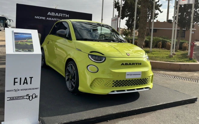 L'Abarth 500e est doté d'un moteur 155 ch et un couple de 235 Nm lui permettant d’abattre le 0 à 100 kmh en 7 sec.