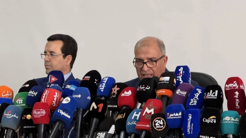 Le directeur général du BCIJ, Habboub Cherkaoui (à droite) et le porte-parole du pôle DGSN-DGST, Boubker Sabik lors du point de presse tenu le 30 janvier
