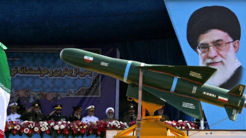 L'Ayatollah au pied du mur