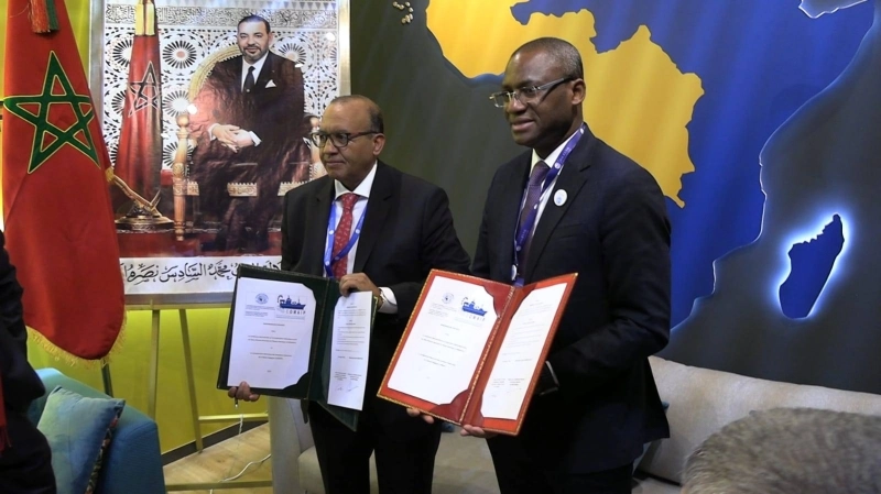 Mohammed Lamine Hormatallah, président de la COMAIP, et Sidi Tiemoko Touré, ministre des Ressources animales et halieutiques de Côte d’Ivoire et président en exercice de la COMHAFAT.
