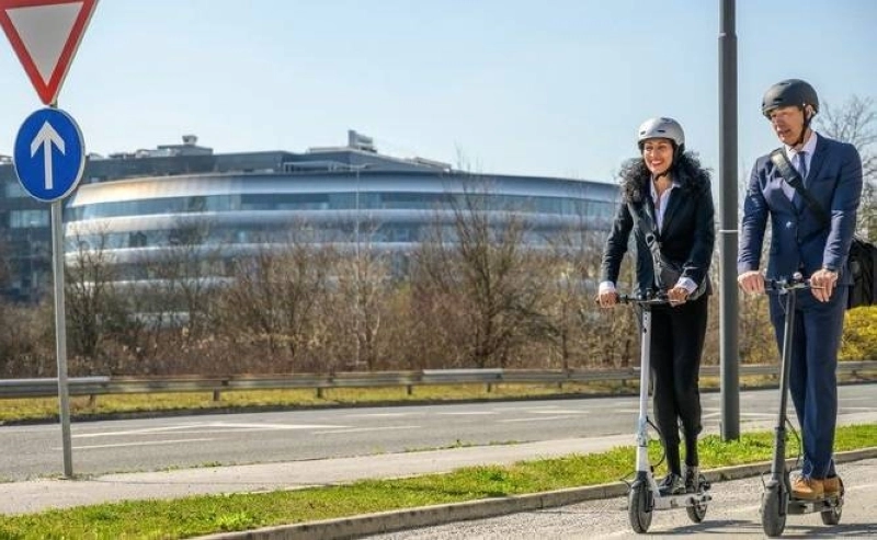 Même en trottinette, le code de la route doit être respecté