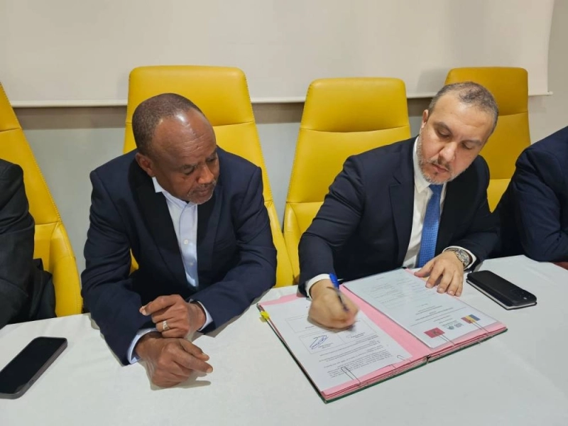 Tarik Hamane, directeur général de l'ONEE et Saleh Ben Haliki, directeur général de la société nationale de l’électricité (SNE).