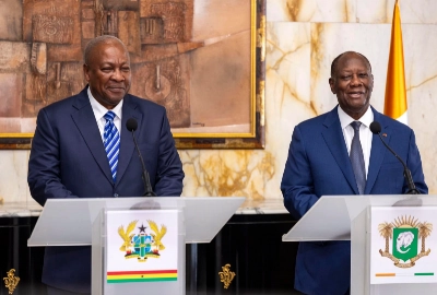 Le président ghanéen, John Dramani Mahama, et le président ivoirien Alassane Ouattara