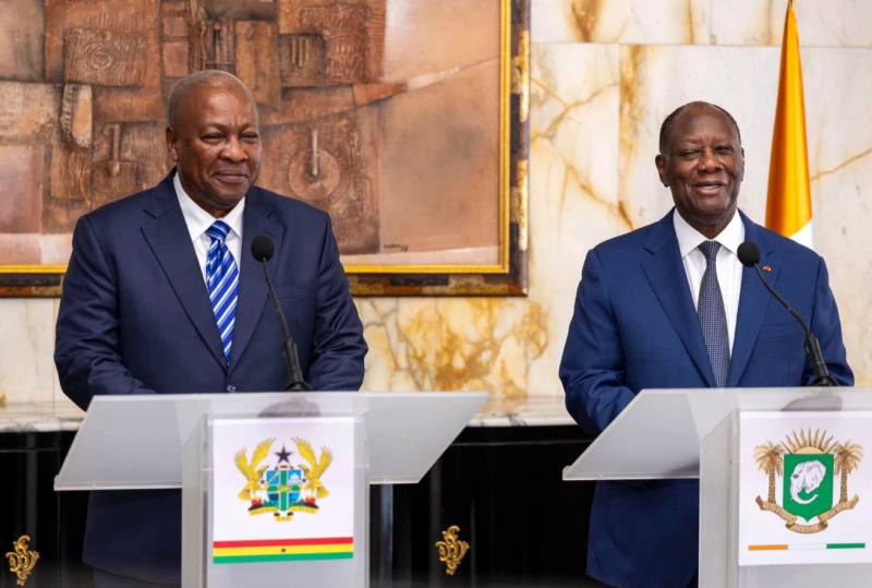 Le président ghanéen, John Dramani Mahama, et le président ivoirien Alassane Ouattara