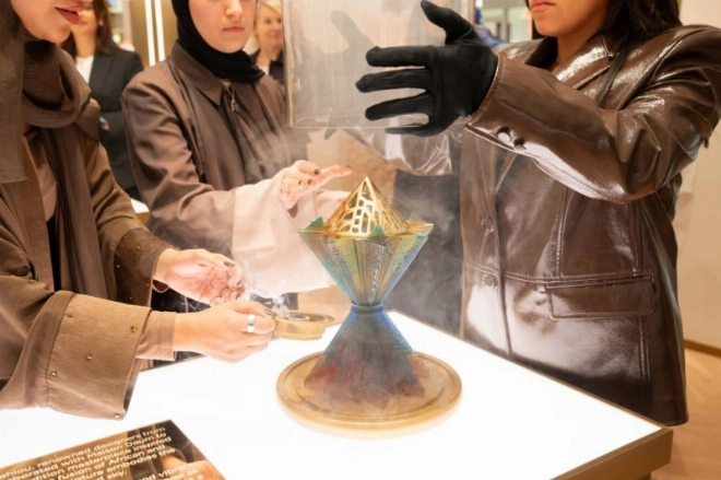 Exposée à Dubaï, le brûle-encens disponible à l’international pour les collectionneurs et amateurs d’art.