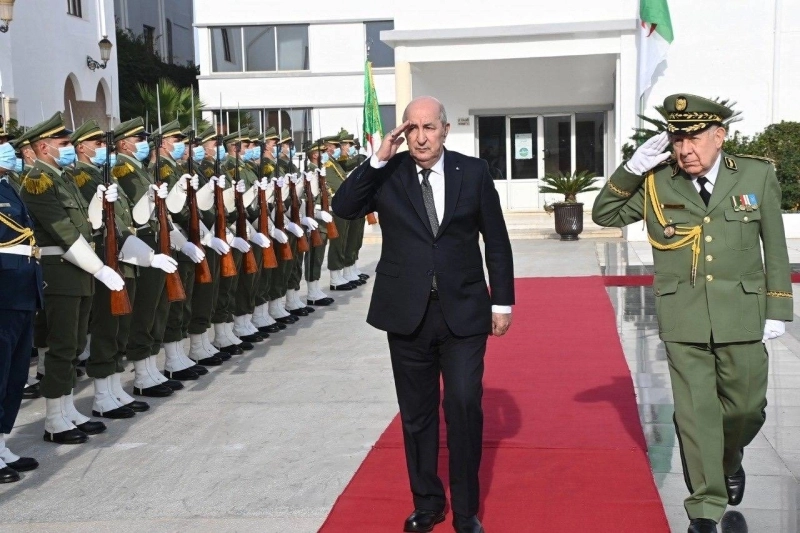 Le président. Jamais un pas sans le général