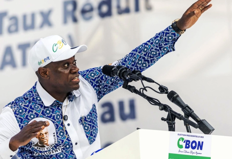 Le président de transition du Gabon, Brice Oligui Nguema, au stade de l'Amitié à Libreville le 29 mars 2025 lors du meeting d'ouverture de sa campagne électorale