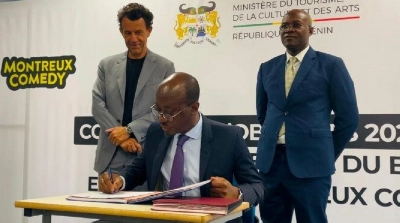 Grégoire Furrer (PDG Montreux Comedy) et Jean-Michel Abimbola, le ministre du Tourisme, de la Culture et des Arts.