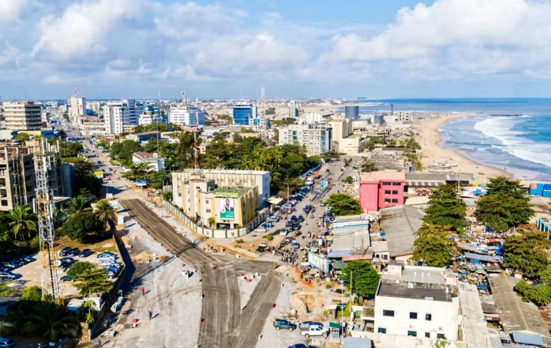 Cotonou est une grande ville portuaire située sur la côte sud du Bénin,