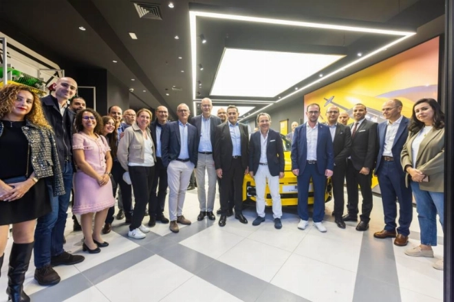 L'équipe Renault lors de l'inauguration du site rnlt le 11 avril 2025 à Casablanca.