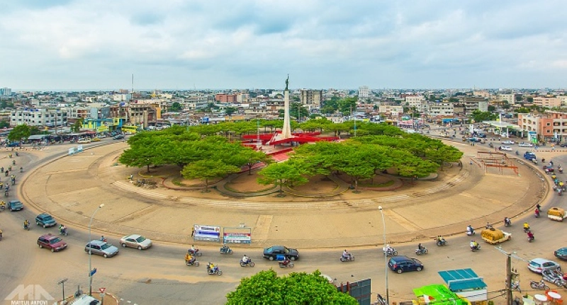 La Place de l'Etoile Rouge, Cotonou