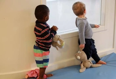 Une bonne crèche pas coûteuse, le casse-tête des mères travailleuses