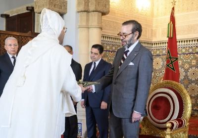 SM le Roi Mohammed VI recevant les nouveaux ambassadeurs