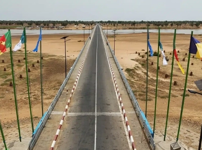 Le pont sur le fleuve Logone, reliant Yagoua au Cameroun à Bongor au Tchad
