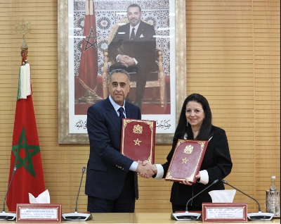 L'accord a été signé par la ministre déléguée auprès du Chef du gouvernement chargée de la Transition numérique et de la Réforme de l’administration, Amal El Fallah Seghrouchni, et le Directeur général de la Sûreté nationale et de la Surveillance du territoire, Abdellatif Hammouchi.
