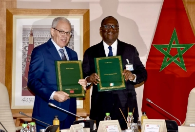 Le ministre délégué chargé de l’Administration de la Défense nationale, Abdelatif Loudyi et le ministre d’État, ministre de la Défense ivoirien, Téné Birahima Ouattara.