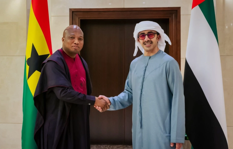 Le ministre ghanéen des Affaires étrangères, Sam Okudzeto Ablakwa et Son Altesse Cheikh Abdullah bin Zayed Al Nahyan, vice-Premier ministre des Émirats arabes unis,