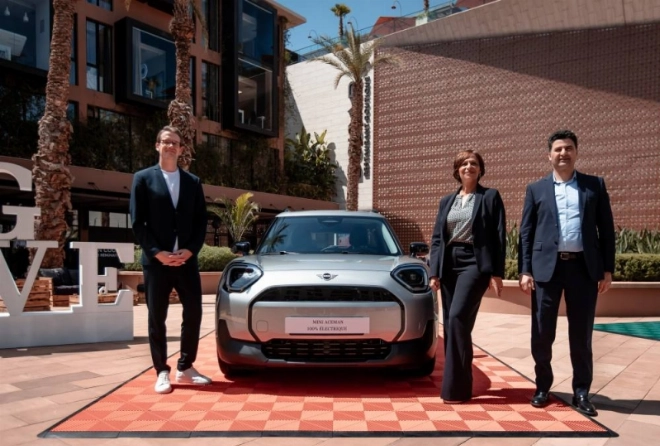 Majdouline Chafai El Alaoui, Directrice des Marques BMW et MINI-Smeia et Ali Houari, Directeur commercial BMW- MINI-Maroc lors du lancement de la nouvelle gamme électrique de MINI à Marrakech.