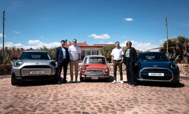 MINI entre hier et aujourd'hui- Domaine du Rétro à Marrakech.