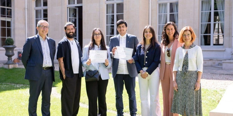 Les gagnants des Olympiades de la chimie Yasmine Kadmiri Idrissi et Yassine Bekkaoui