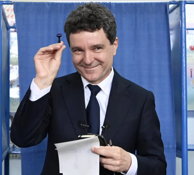 Le nouveau président de Roumanie, Nicușor Dan