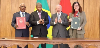 Le président angolais, João Lourenço, et le président brésilien, Luiz Inácio Lula da Silva, (milieu) lors de la signature des accords de coopération marquant une nouvelle étape dans le renforcement des relations bilatérales entre Luanda et Brasília.