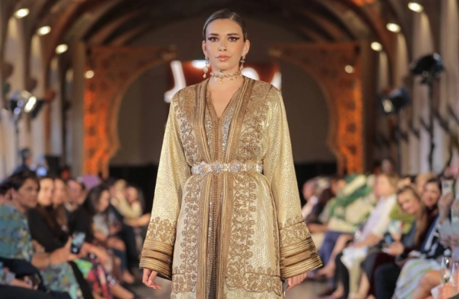 Le caftan marocain brille à Prague.