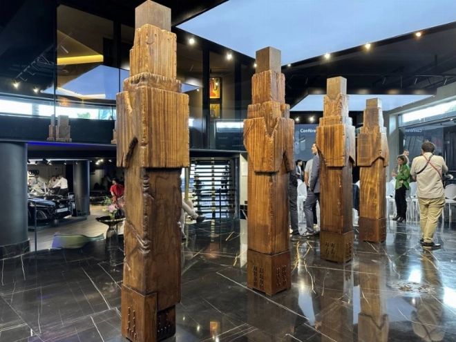 Totem IN-Discipline- showroom d'Audi Anfa.