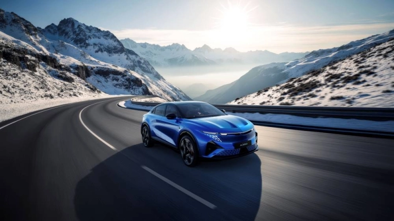 La nouvelle Alpine A390 embarque trois moteurs électriques, un à l’avant, deux à l’arrière.