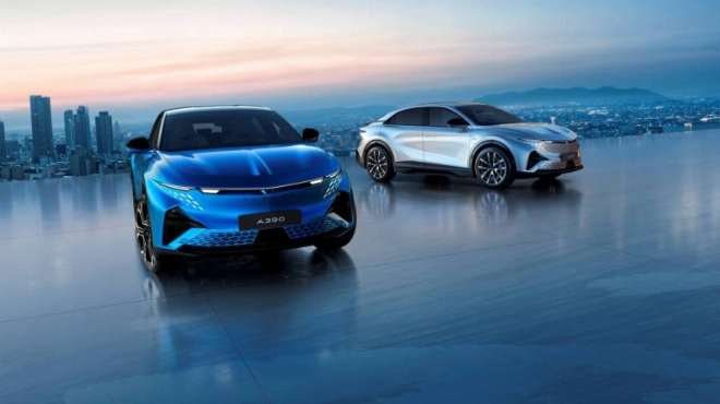 L’A390 est le 2e modèle du Dream Garage Alpine, après l’A290 et avant la future A110 elle aussi 100 % électrique.